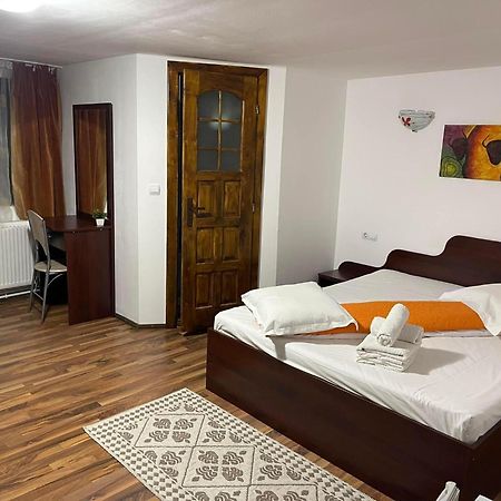 Casa Maria Moieciu C Hotell Moeciu De Sus Exteriör bild