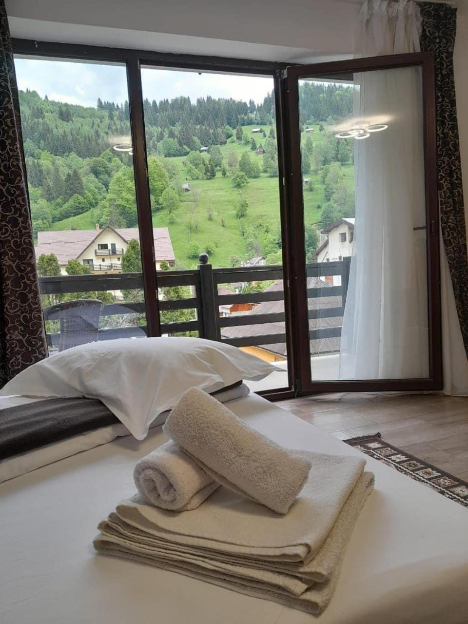 Casa Maria Moieciu C Hotell Moeciu De Sus Exteriör bild
